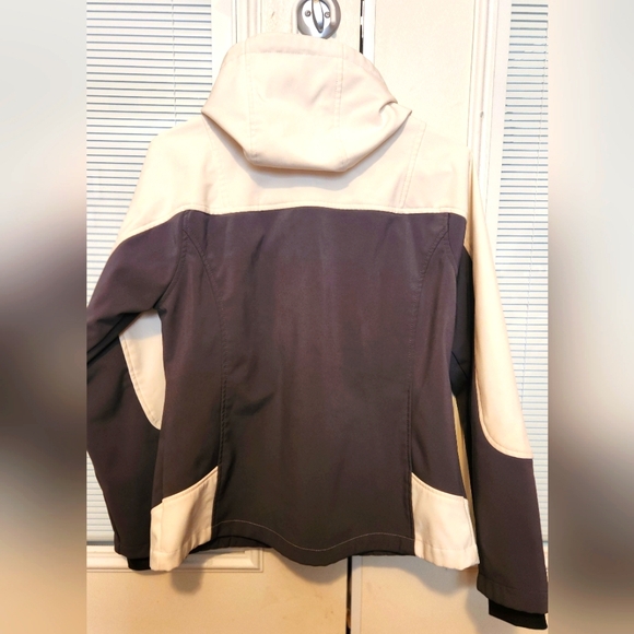 Free Country Women's Softshell Jacket - Picture 3 of 7